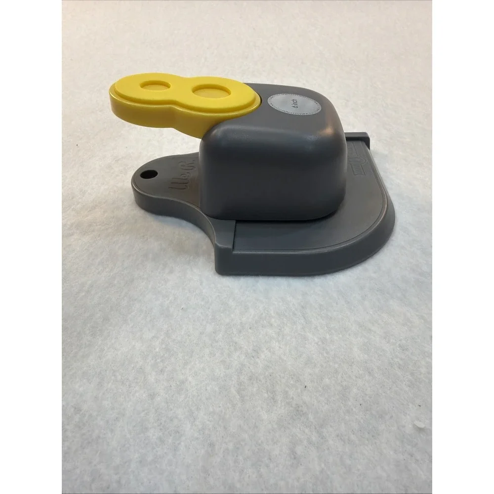 We R Memory Keepers Mini 8 Punch 6" Loop - Paper, Border, Edger - Picture 7 of 16